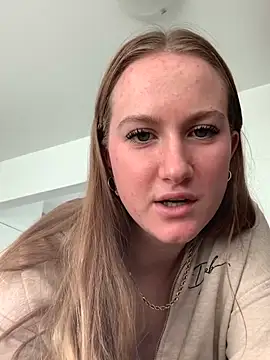 Snapshot of myasecrets chatting on 11/10/25, 05:01 myasecrets online show from 11/10/25, 05:01