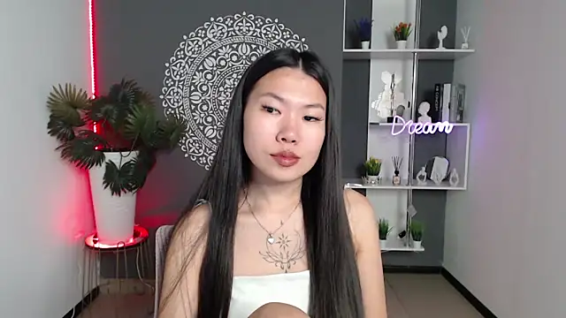 LunaPurrr online show from 09/18/25, 10:23