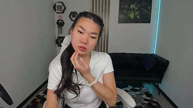 LunaPurrr online show from 10/18/25, 02:36