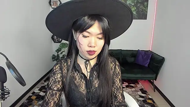 LunaPurrr online show from 10/28/25, 01:09