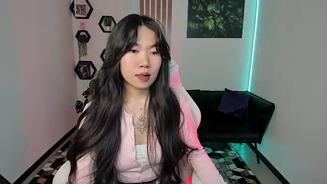 LunaPurrr online show from 11/17/25, 01:11