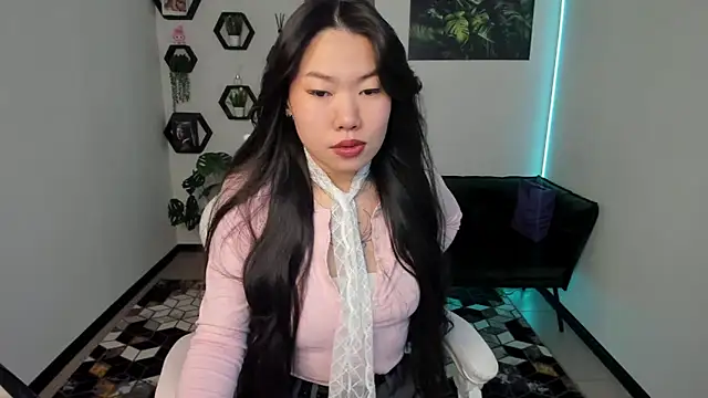 LunaPurrr online show from 11/18/25, 01:11