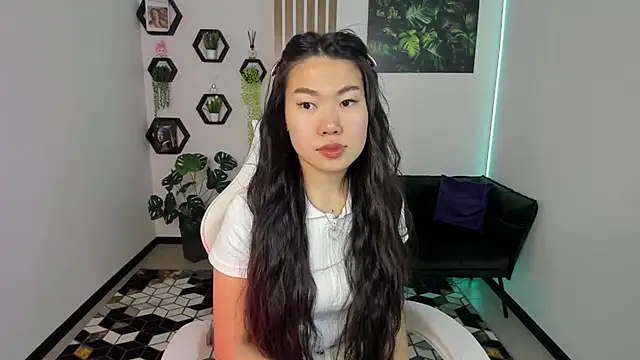 LunaPurrr online show from 11/21/25, 01:04