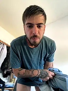 Snapshot of kirschxp chatting on 10/14/25, 04:19 kirschxp online show from 10/14/25, 04:19