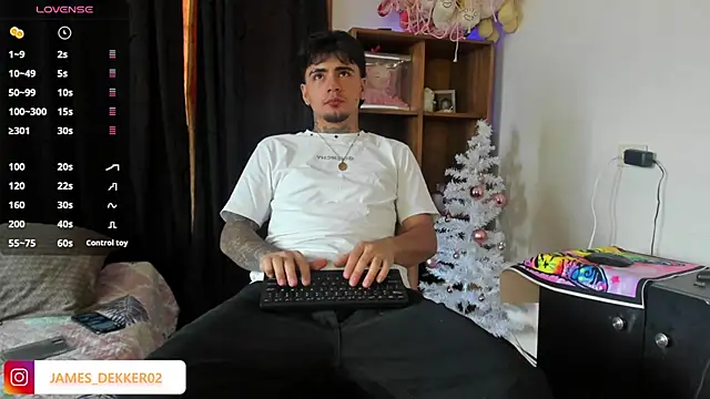 JamesDeker online show from 11/18/25, 06:56