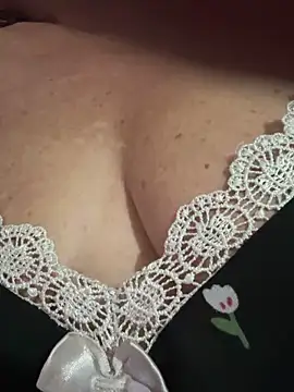 Snapshot of MaluLemos chatting on 10/13/25, 01:55 MaluLemos online show from 10/13/25, 01:55