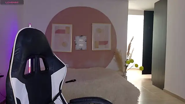 Eliih 01 online show from 05/19/26, 03:29