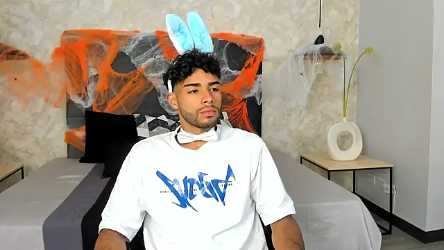 Snapshot of RaphaelDufort chatting on 10/29/25, 12:02 RaphaelDufort online show from 10/29/25, 12:02