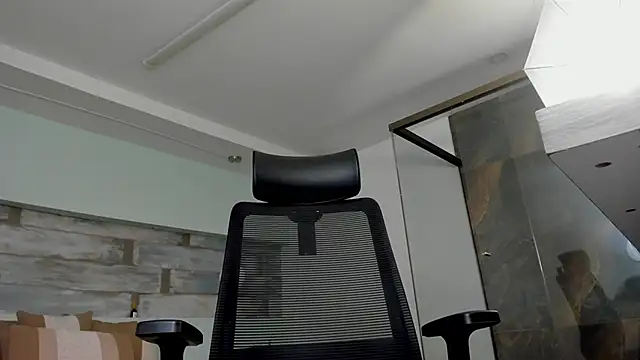 RaphaelDufort online show from 12/13/25, 07:53