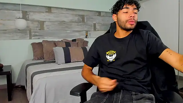 RaphaelDufort online show from 12/16/25, 05:51