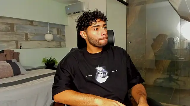 RaphaelDufort online show from 12/18/25, 05:52