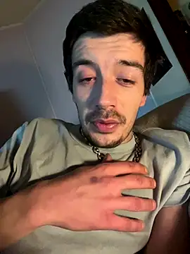 Snapshot of gb7572 chatting on 11/22/25, 12:53 gb7572 online show from 11/22/25, 12:53