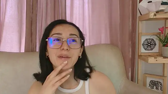 Ginevra esposito online show from 04/08/26, 12:38