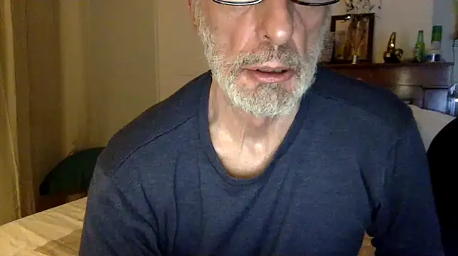 Snapshot of JF69100 chatting on 02/06/26, 01:10 JF69100 online show from 02/06/26, 01:10