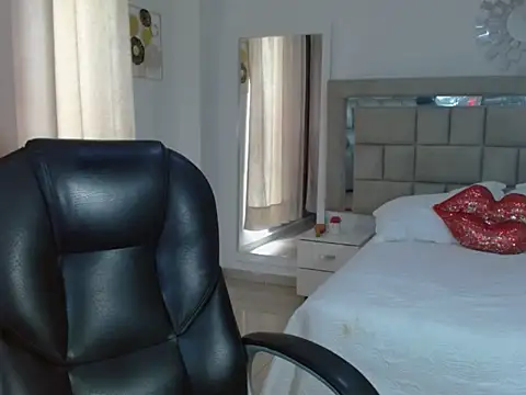 Snapshot of lilithfox05 chatting on 10/27/25, 06:56 lilithfox05 online show from 10/27/25, 06:56