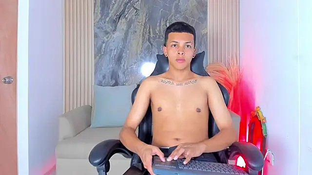 Snapshot of ThiagoCollin chatting on 09/15/25, 09:48 ThiagoCollin online show from 09/15/25, 09:48