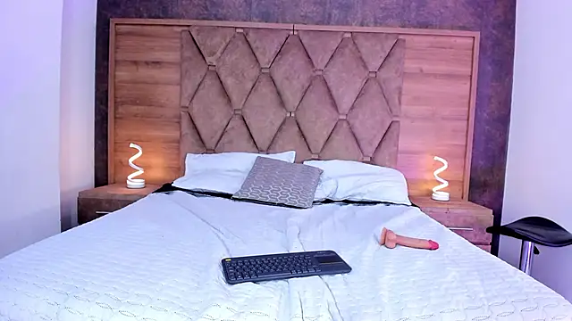 Snapshot of ThiagoCollin chatting on 09/23/25, 06:33 ThiagoCollin online show from 09/23/25, 06:33