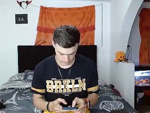 Snapshot of Ken_bigcock77 chatting on 10/01/25, 01:11 Ken bigcock77 online show from 10/01/25, 01:11