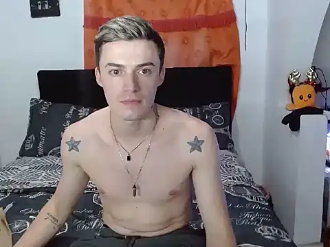 Snapshot of Ken_bigcock77 chatting on 11/29/25, 01:52 Ken bigcock77 online show from 11/29/25, 01:52