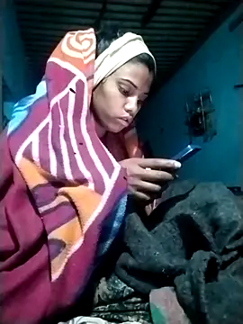 Hot-qwer online show from 12/17/25, 10:05