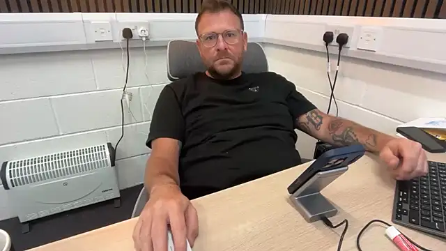 bilf1978 online show from 04/15/26, 08:54