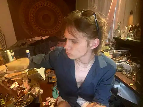 Snapshot of XanderOzzz chatting on 09/24/25, 12:08 XanderOzzz online show from 09/24/25, 12:08