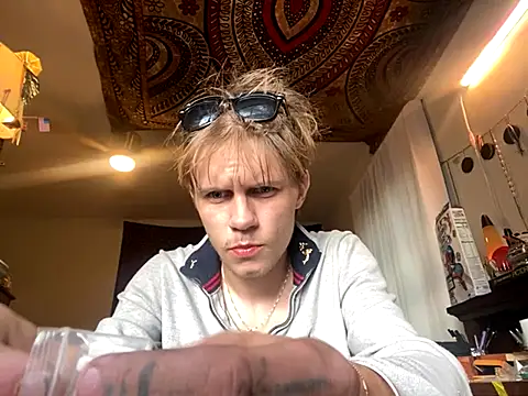 Snapshot of XanderOzzz chatting on 10/21/25, 08:53 XanderOzzz online show from 10/21/25, 08:53