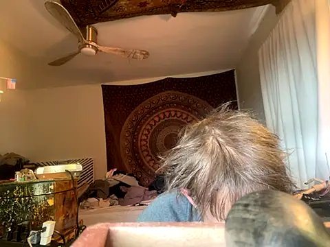 Snapshot of XanderOzzz chatting on 11/08/25, 05:23 XanderOzzz online show from 11/08/25, 05:23