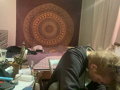 Snapshot of XanderOzzz chatting on 11/17/25, 08:20 XanderOzzz online show from 11/17/25, 08:20