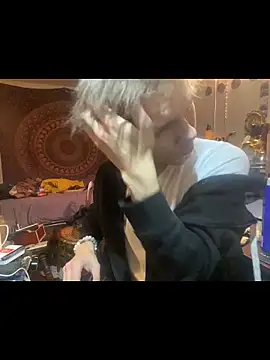 Snapshot of XanderOzzz chatting on 11/24/25, 02:11 XanderOzzz online show from 11/24/25, 02:11