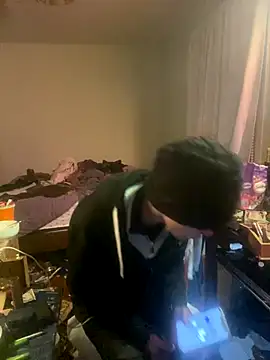 Snapshot of XanderOzzz chatting on 12/14/25, 12:32 XanderOzzz online show from 12/14/25, 12:32