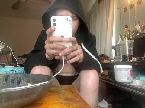 Snapshot of XanderOzzz chatting on 12/17/25, 02:45 XanderOzzz online show from 12/17/25, 02:45