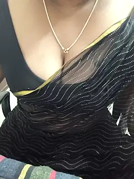 Snapshot of Tamil-rami chatting on 11/10/25, 04:17 Tamil-rami online show from 11/10/25, 04:17