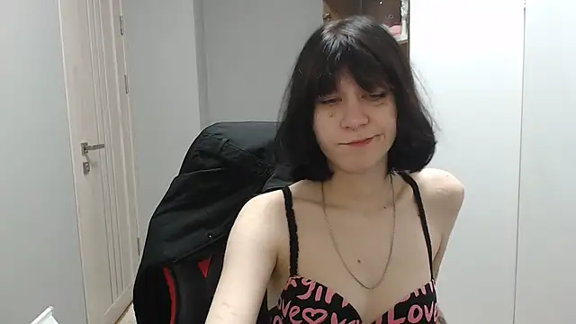 TinaQuiin online show from 10/13/25, 08:03