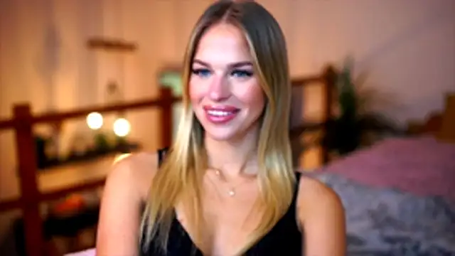 Emilyvanroessel online show from 11/23/25, 11:32