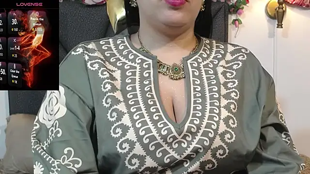 IndraKaur  online show from 11/07/25, 12:49