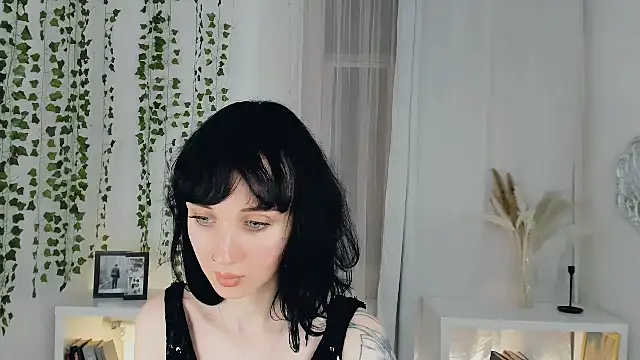 Snapshot of HollyVex chatting on 11/23/25, 03:56 HollyVex online show from 11/23/25, 03:56