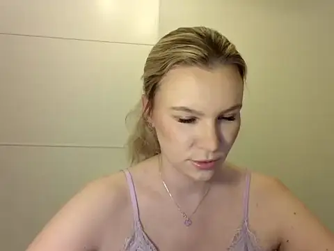 Snapshot of SadieBrilliance chatting on 10/14/25, 06:09 SadieBrilliance online show from 10/14/25, 06:09