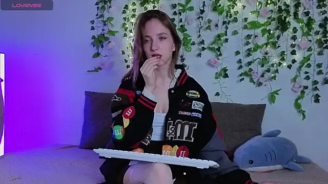 EmmaNovak online show from 04/26/26, 08:17