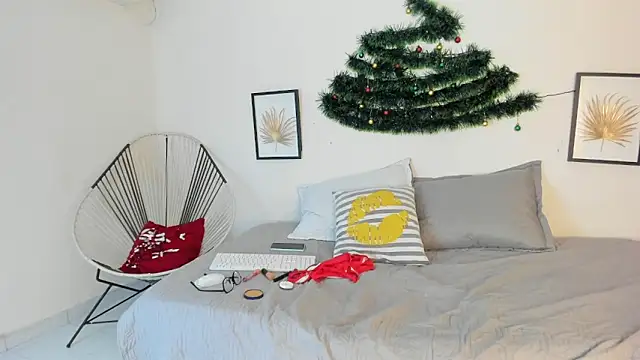  Miaa khalifa  online show from 12/14/25, 01:16