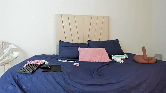  Miaa khalifa  online show from 04/04/26, 12:13