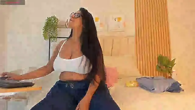 Snapshot of _Miaa_khalifa_ chatting on 05/28/26, 12:13 Miaa khalifa online show from 05/28/26, 12:13