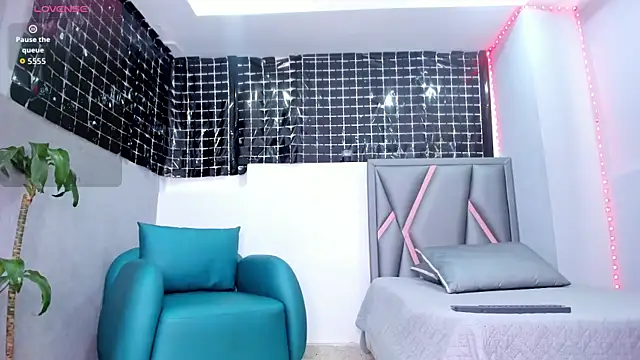 aurora tziu online show from 11/15/25, 04:10