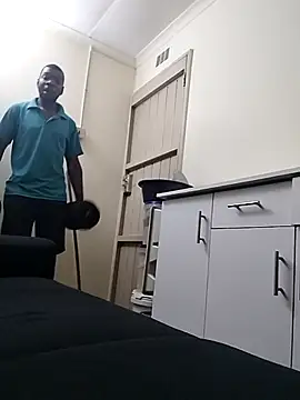 Snapshot of TmanZim2025 chatting on 10/04/25, 06:39 TmanZim2025 online show from 10/04/25, 06:39