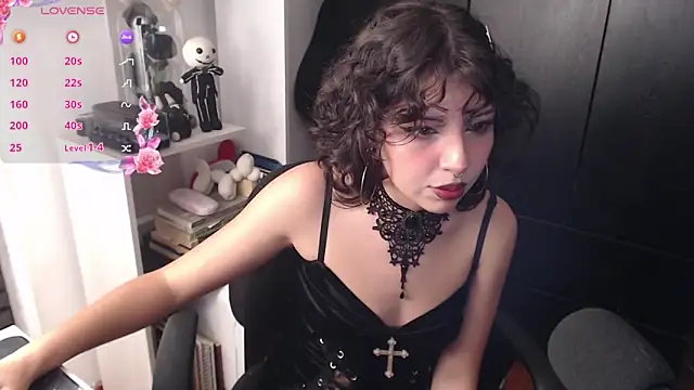 Snapshot of BiiHoney chatting on 06/18/26, 03:40 BiiHoney online show from 06/18/26, 03:40