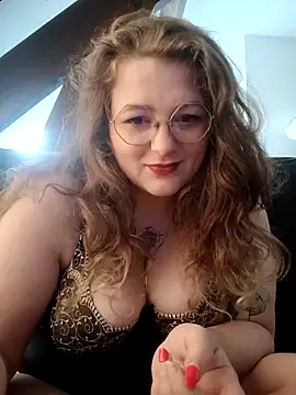 LilouCuriosity online show from 10/29/25, 11:12