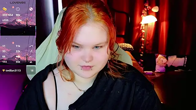fillisfox  online show from 04/21/26, 06:09