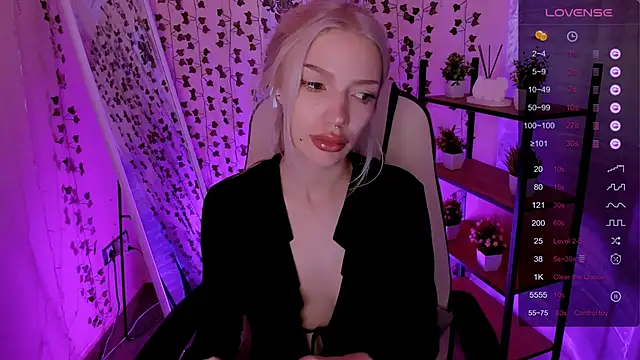 AnyaTaylor  online show from 04/24/26, 02:14