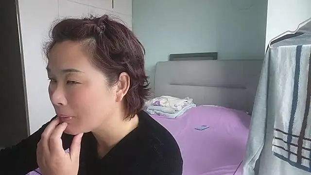 Snapshot of Eve-o chatting on 09/22/25, 01:40 Eve-o online show from 09/22/25, 01:40