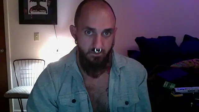 Snapshot of Bearlyfuckinglogan chatting on 10/24/25, 08:11 Bearlyfuckinglogan online show from 10/24/25, 08:11